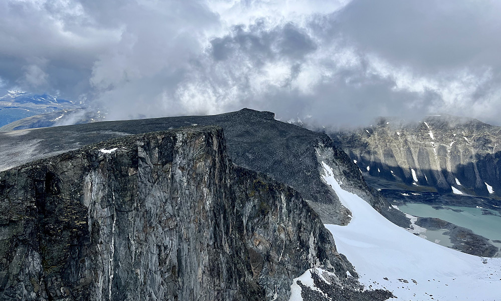 Dronningje og Trollstein-Rundhøe sett fra utspringet litt sør for Dronningje