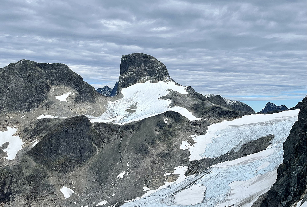 Store Ringstind med Berdalsbreen i forgrunnen