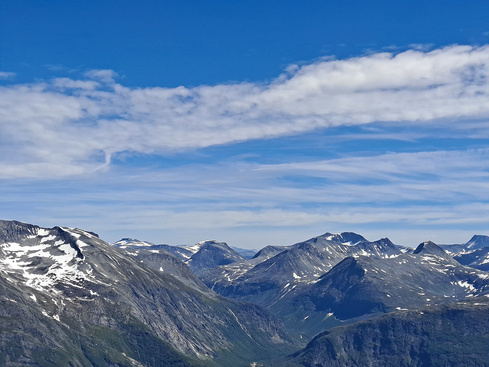 Frå Tolleknivsegga mot fjell i Tafjord