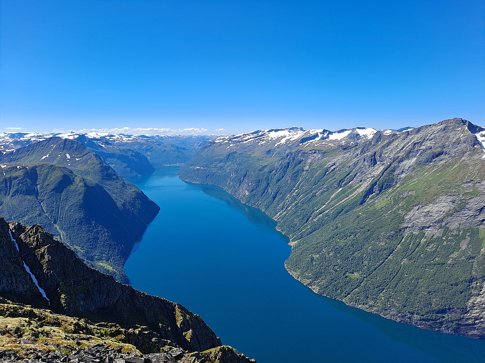 Frå Vindshornet mot Sunnylvsfjorden og Hellesylt