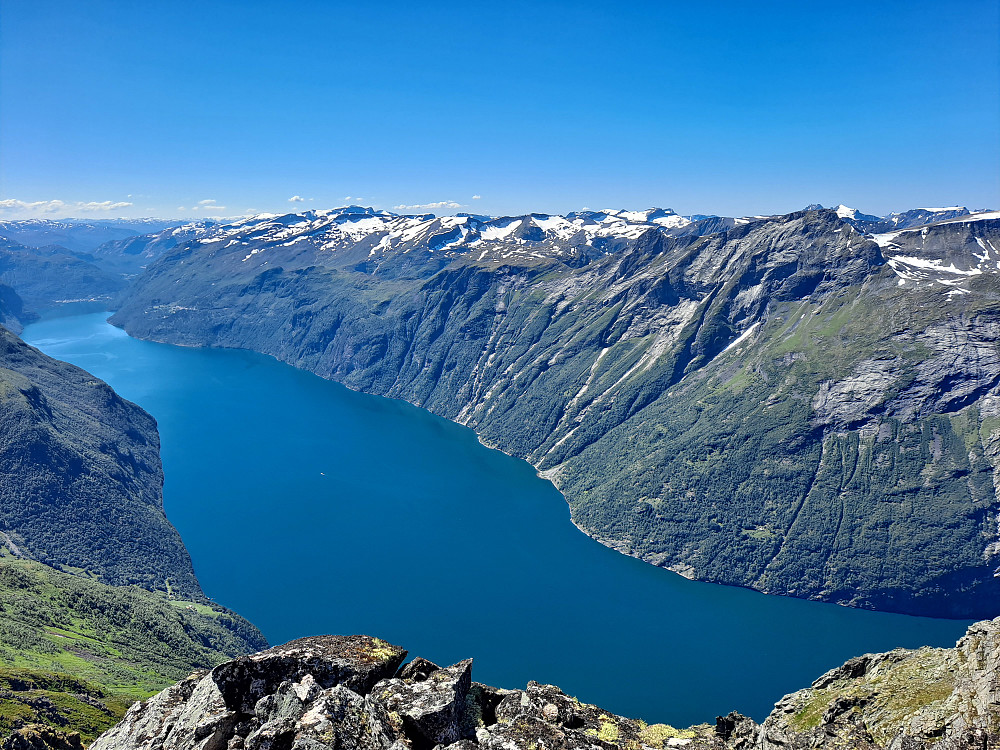 Frå Tretindanibba mot Sunnylvsfjorden