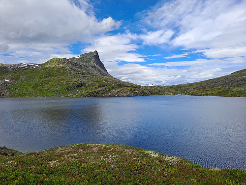 Skihellevatnet og Botnenibba