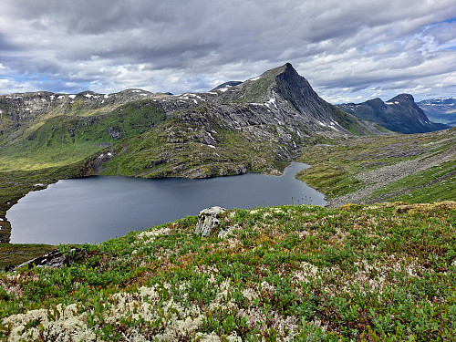Skihellevatnet og Botnenibba