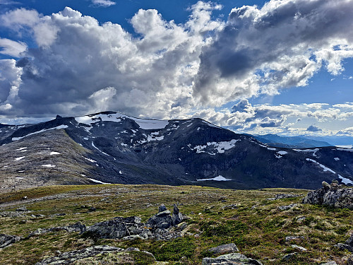 Ser tilbake mot Kalvedalsegga