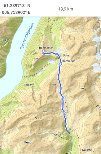 Bomveg opp Huksdalen (130kr), god sti eit stykke innover dalen, ein del våte parti