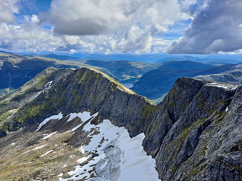 Mot Nystølsfjellet, Dalavatnet bak