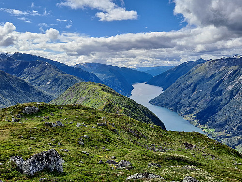 Frå Middagshaugen mot Skredfjellet