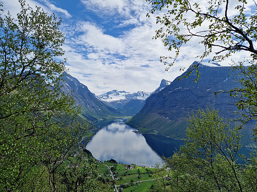 Nydeleg utsikt mot Norangsfjorden frå Leknesnakken