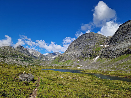 Ser tilbake dalen eg gjekk ned, nydeleg område!