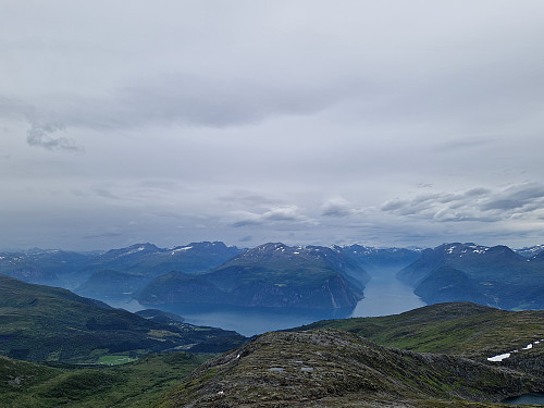 Frå Jolgrøhornet mot Sunnylvsfjorden