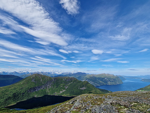 Mot Dyrkornvatnet og Varden
