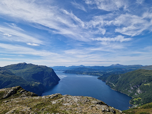 Flott fjordutsikt frå Stavneshornet