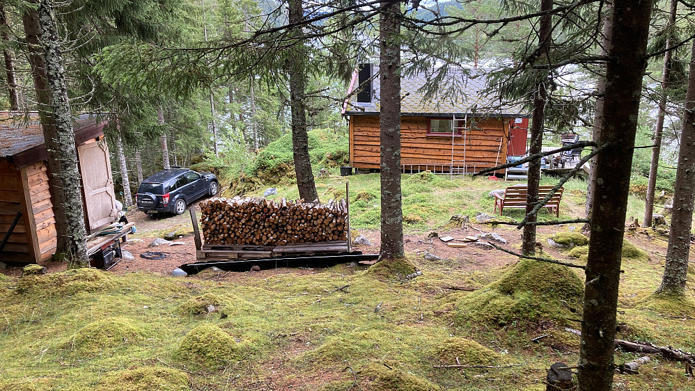 Hytte i skogen på Sundsøya med firhjulstrekker!