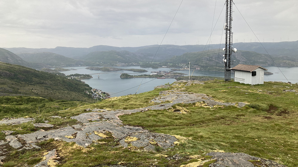 Utsikt mot øst med broen over mot Stoksund