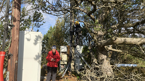 Astrid ved telemasten på Medhaugen