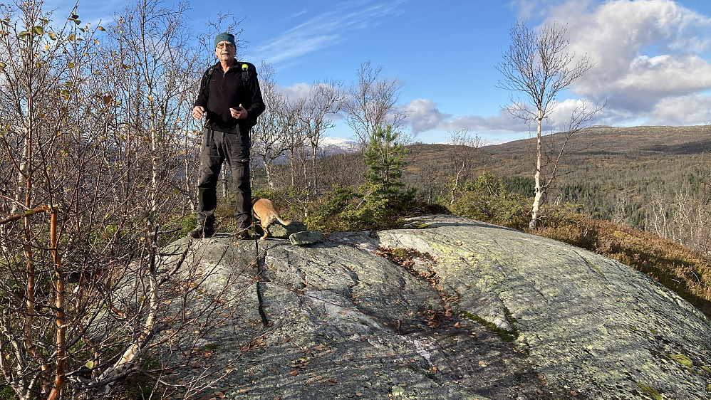 Helge på toppen av Klyvsnolten ved trig-merket