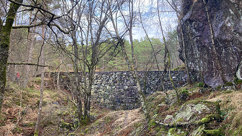 Demningen sett nedenfra (vest)