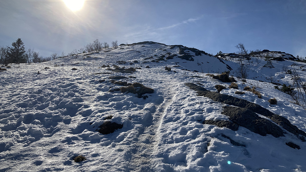 Fortsatt glatt og isete på nordsiden av Løvstakken