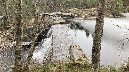 Grei passasje i noen få cm vann