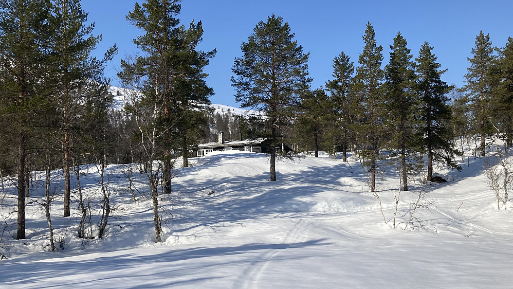 Hytten like nord for Kleivelvi