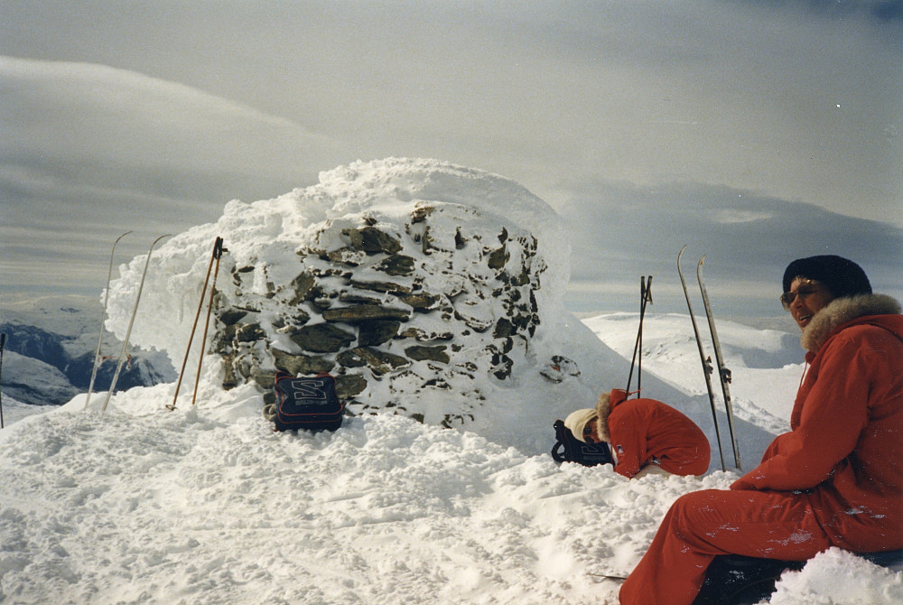 Astrid på toppen av Vassfjøro påskeaften 1987