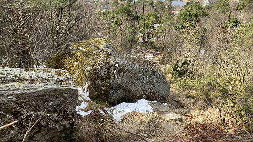 Røysvokteren sett fra stien over steinen