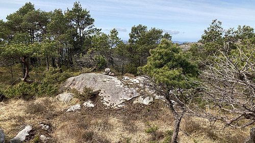 Liten varde på Tverrfjellet litt under høyeste punkt