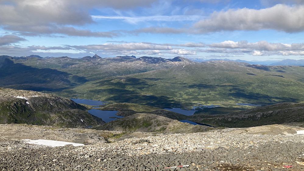 Utsikt nordover mot Breitinden  - høyeste på Senja. Den vakre Svanelvdalen i forgrunnen