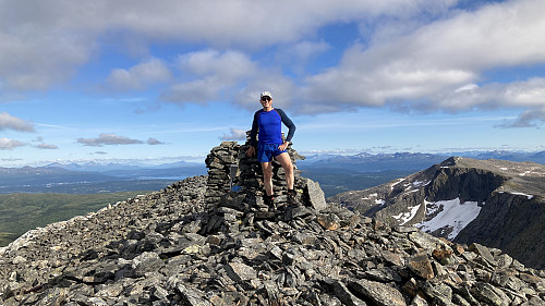 Stig ved varden på Tredje Svanfjell
