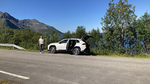 Parkeringslomme ved stistart for Kvænan, Indre Kvænbukta