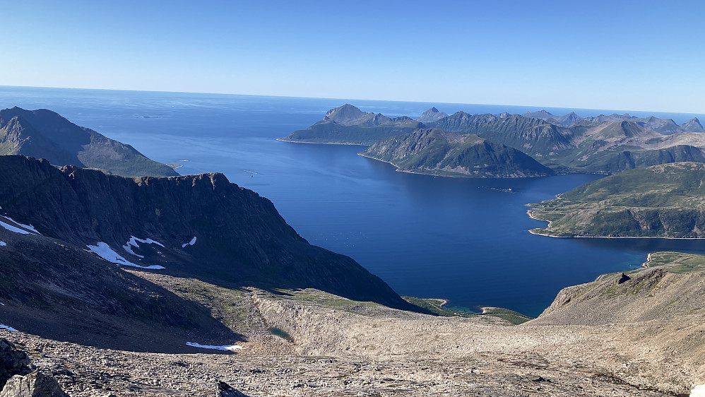.. og nordover mot Torskefjorden og Grunnfarnes