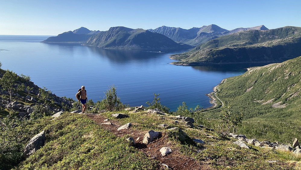 Stig nyter den praktfulle dagen på Senja!