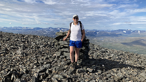 Endelig på toppen av Rohkunborri! Dette har Stig drømt om lenge!