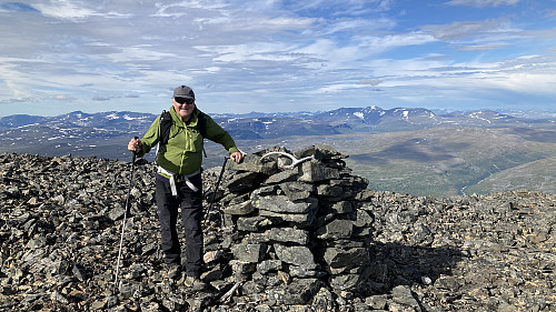 En noe sliten knutsverre var og meget fornøyd her ved varden