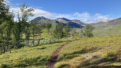 Nydelig landskap innover på østsiden av Rabbåsdalen