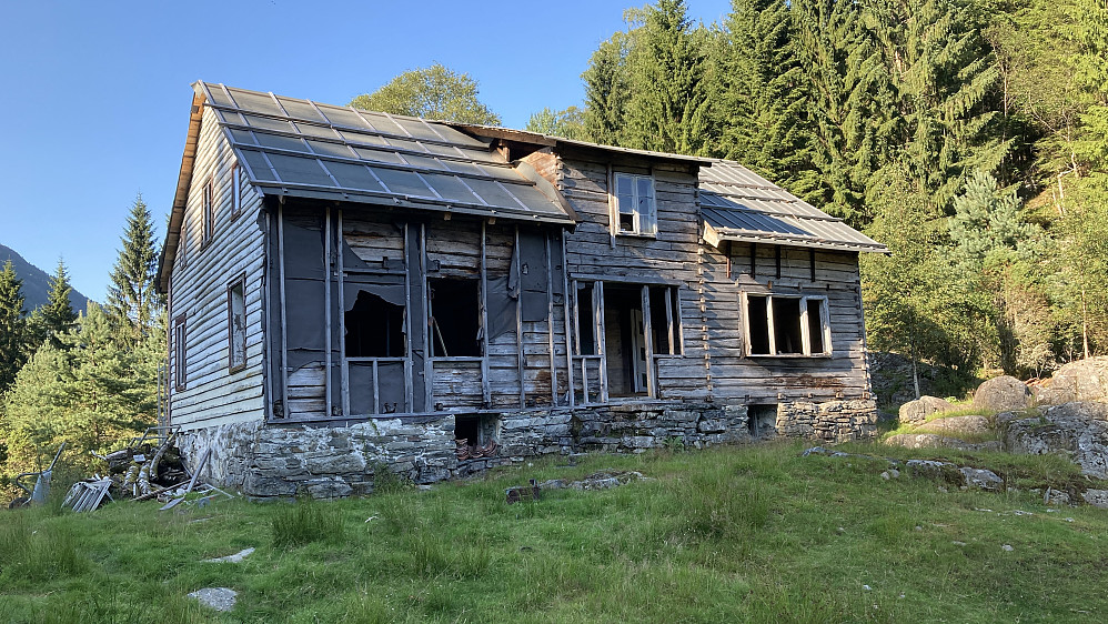 Huset på Nevøyna er i forfall