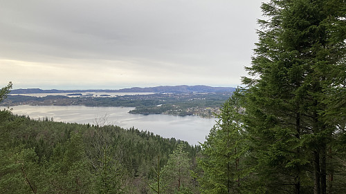 Utsikt vestover Fanafjorden mot Sund og Sotra