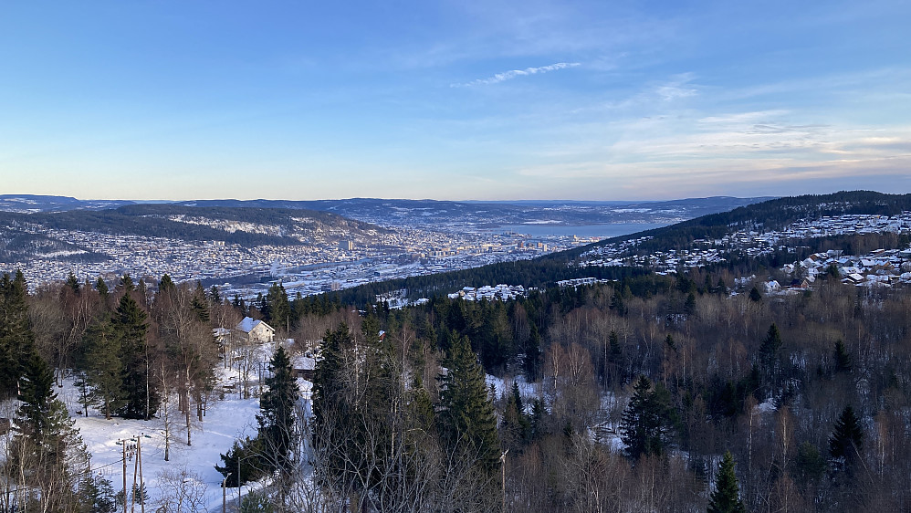 Upåklagelig utsikt østover mot Drammen