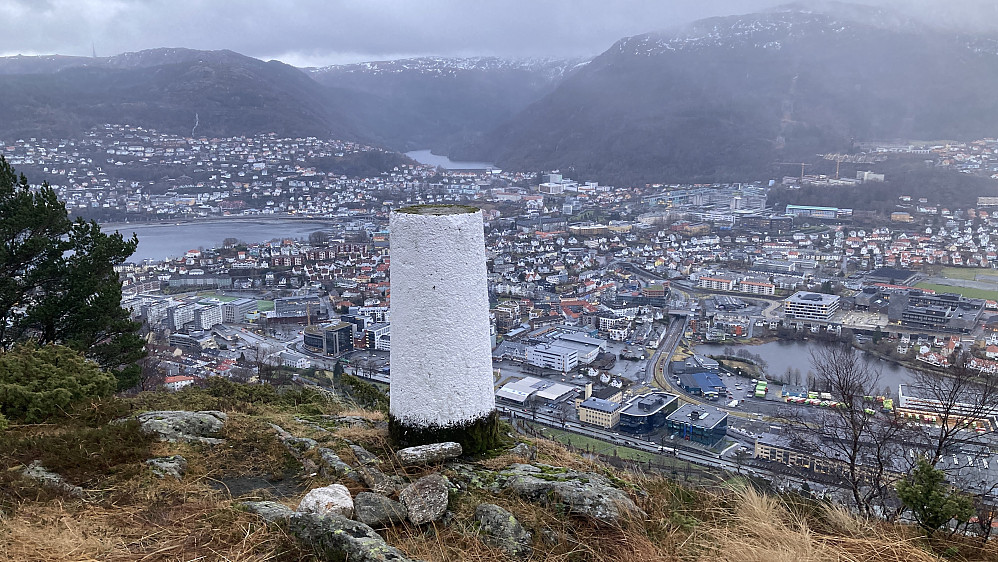 Søylen på Løvstakk Syd. Utsikt mot øst