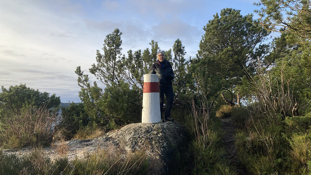 Astrid ved varden på Bønes (Våkleivåsen)