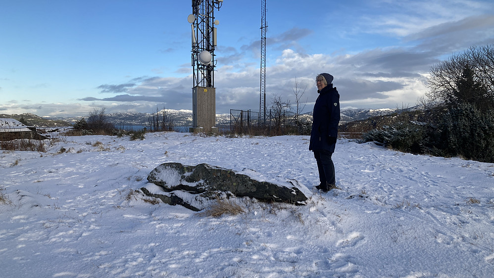 Astrid ved det "nye", naturlige toppunktet på Festeråsen