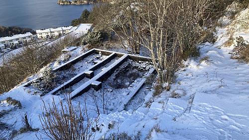 Grunnmurer etter mannskapsbrakke NNV på Festeråsen