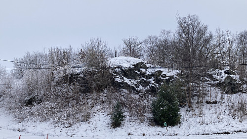 Knausen med søylen sett fra vest