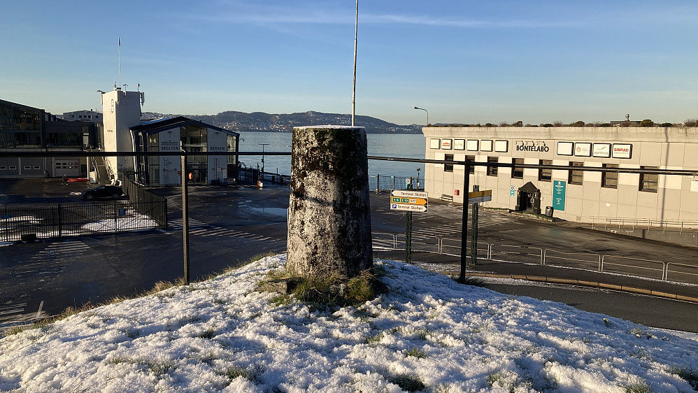 Nærbilde av søylen på Bergenhus