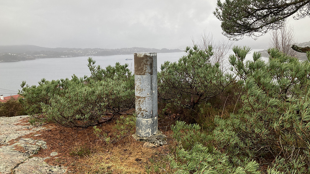 Søylen på Storevarden, Tertnes. Utsikt mot Askøy