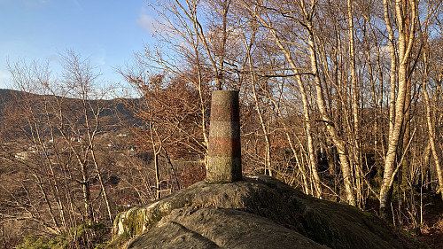 Søylen kunne trengt litt maling ....