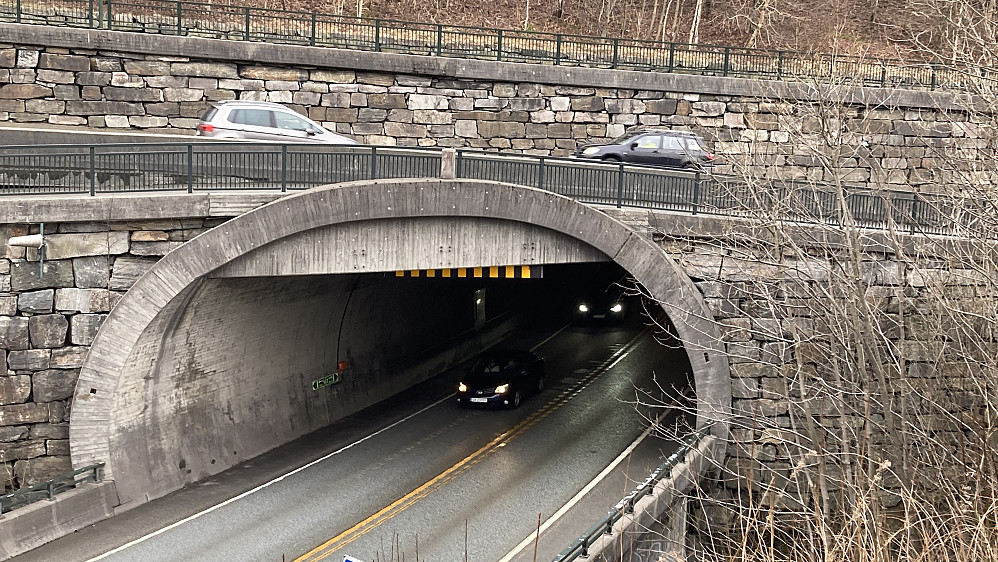 Søylen på tunneltaket på Nesttuntunnelen