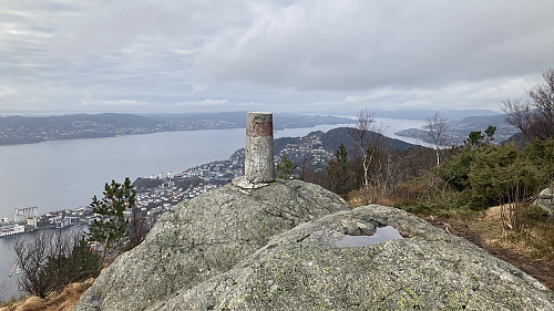 Søylen på Sandviksfløyen. Utsikt mot nord