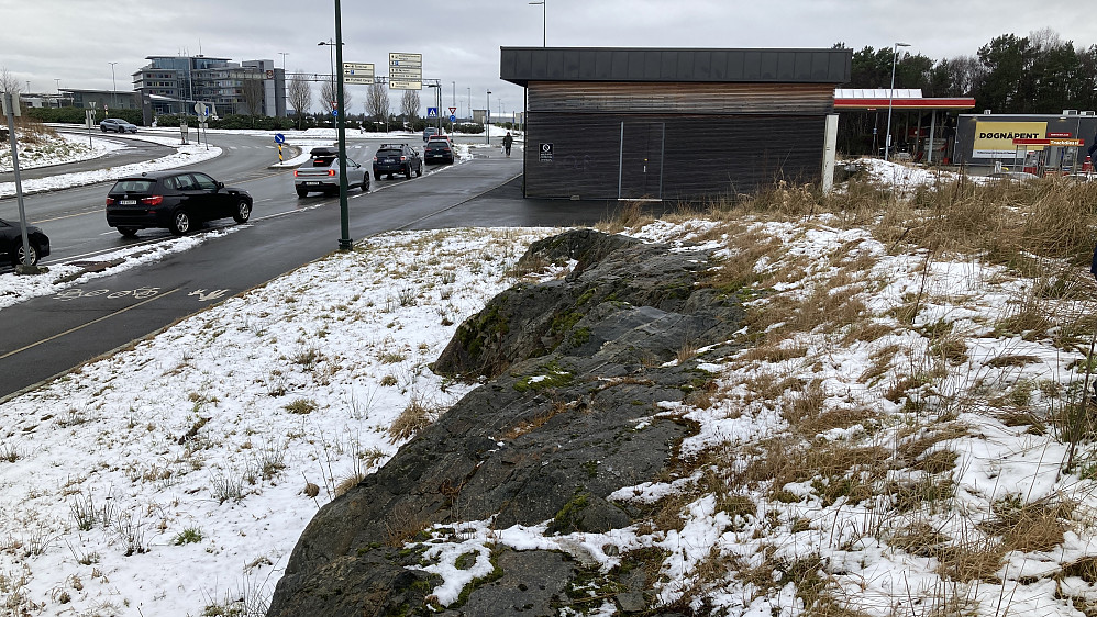 Her skulle søyle med fastmerkeID 02129 stått....
