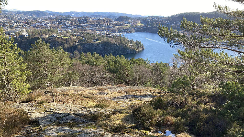 Utsikt sørover mot Dolviken fra St. Hanshaugen